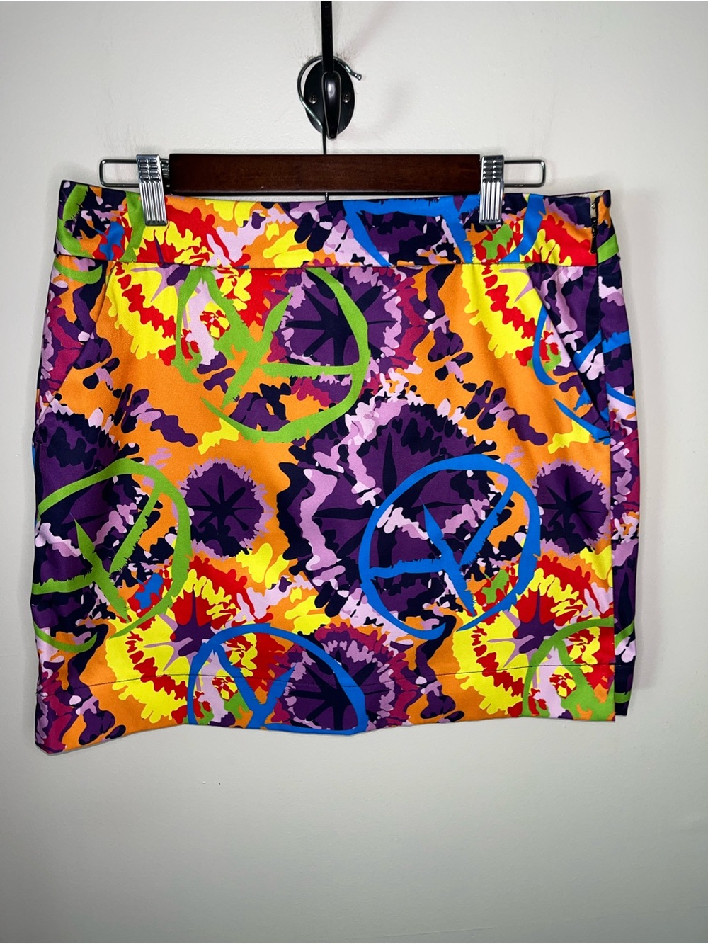 Loudmouth Golf Skort Womens Size 8 Woodstock Hippie Peace Sign Colorful NWT